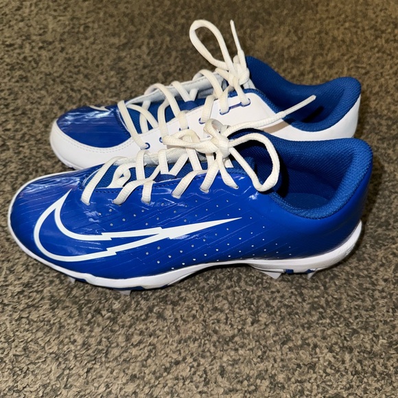 Nike Cleats - Picture 4 of 8